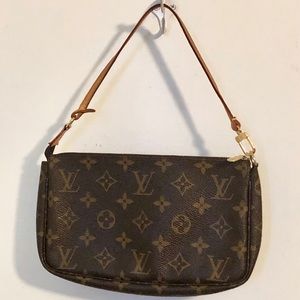 🌺 PRICE IS FIRM 🌺 Louis Vuitton Pochette